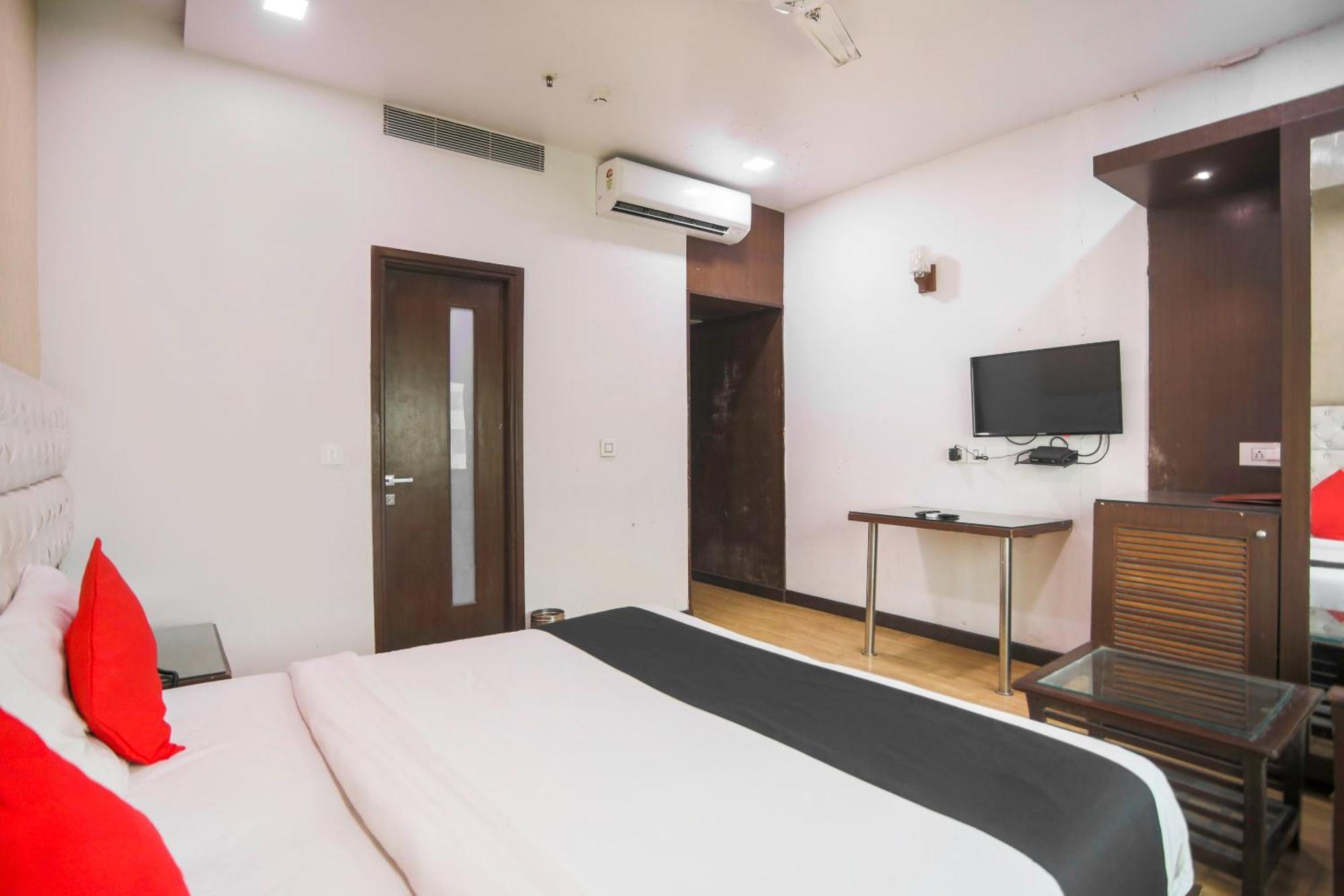 Hotel O Parktel Indirapuram Exterior photo