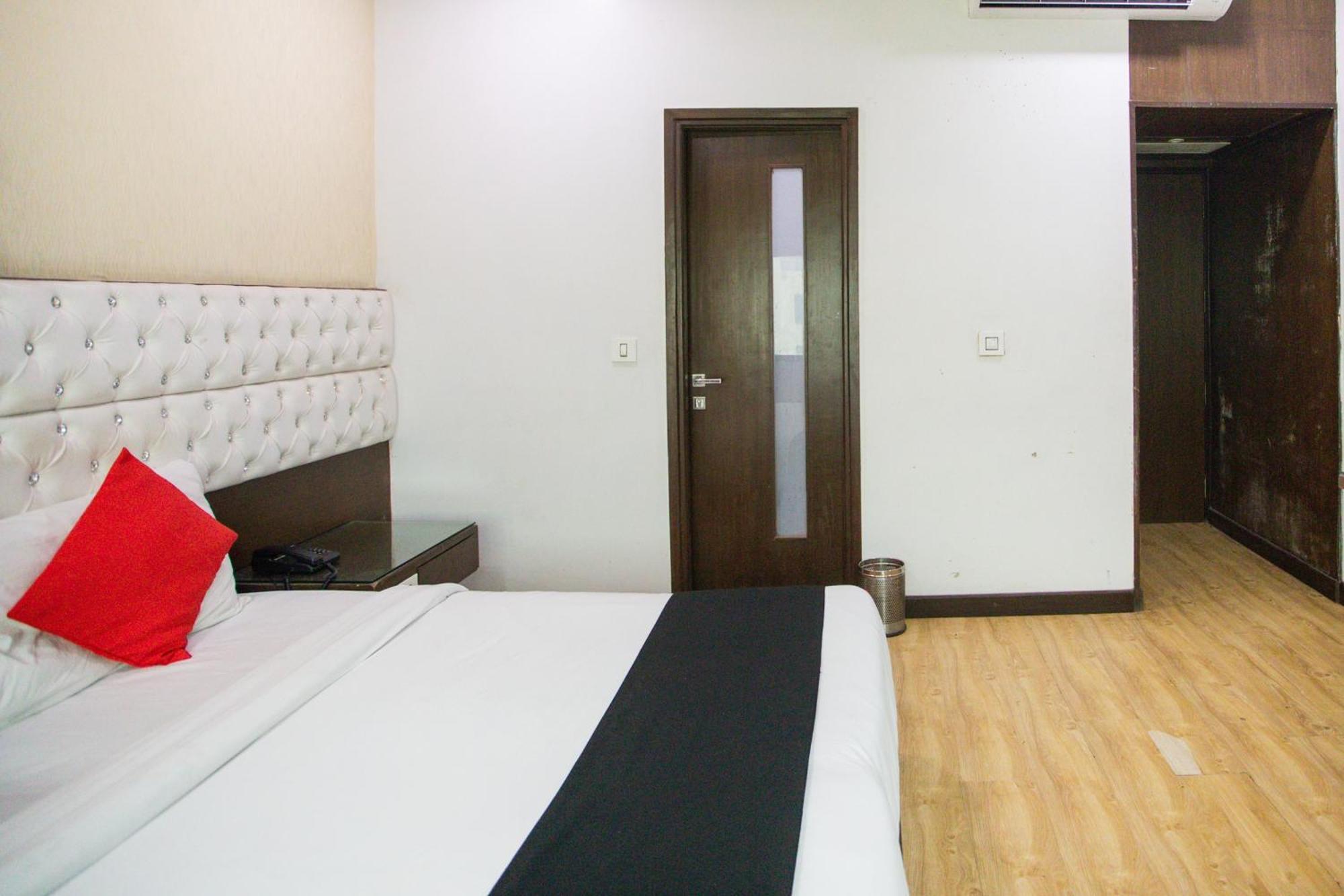 Hotel O Parktel Indirapuram Exterior photo