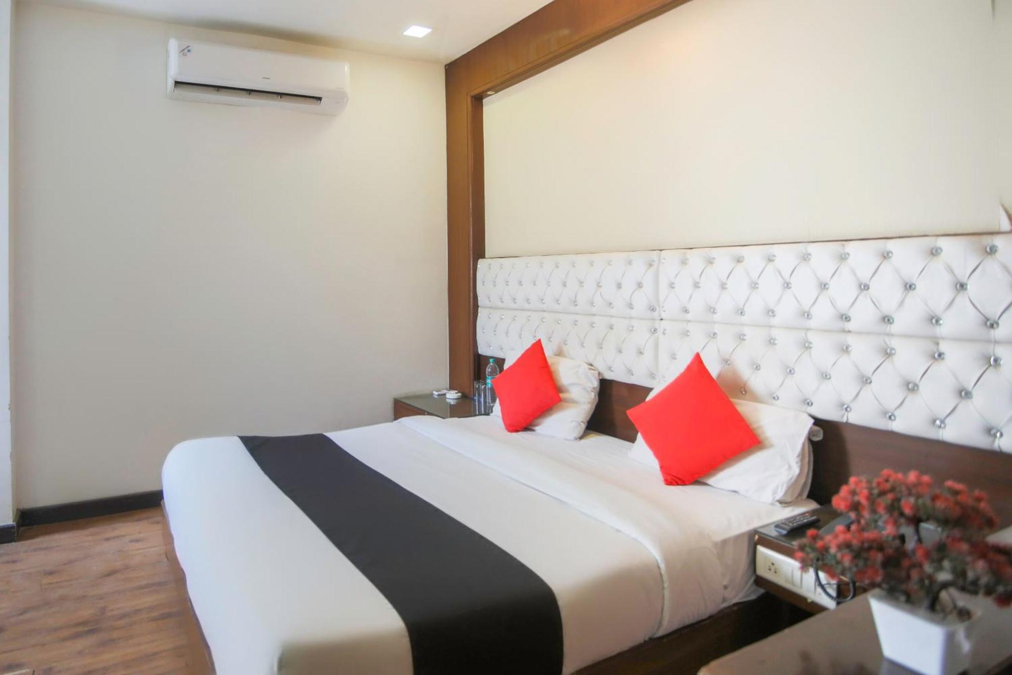 Hotel O Parktel Indirapuram Exterior photo