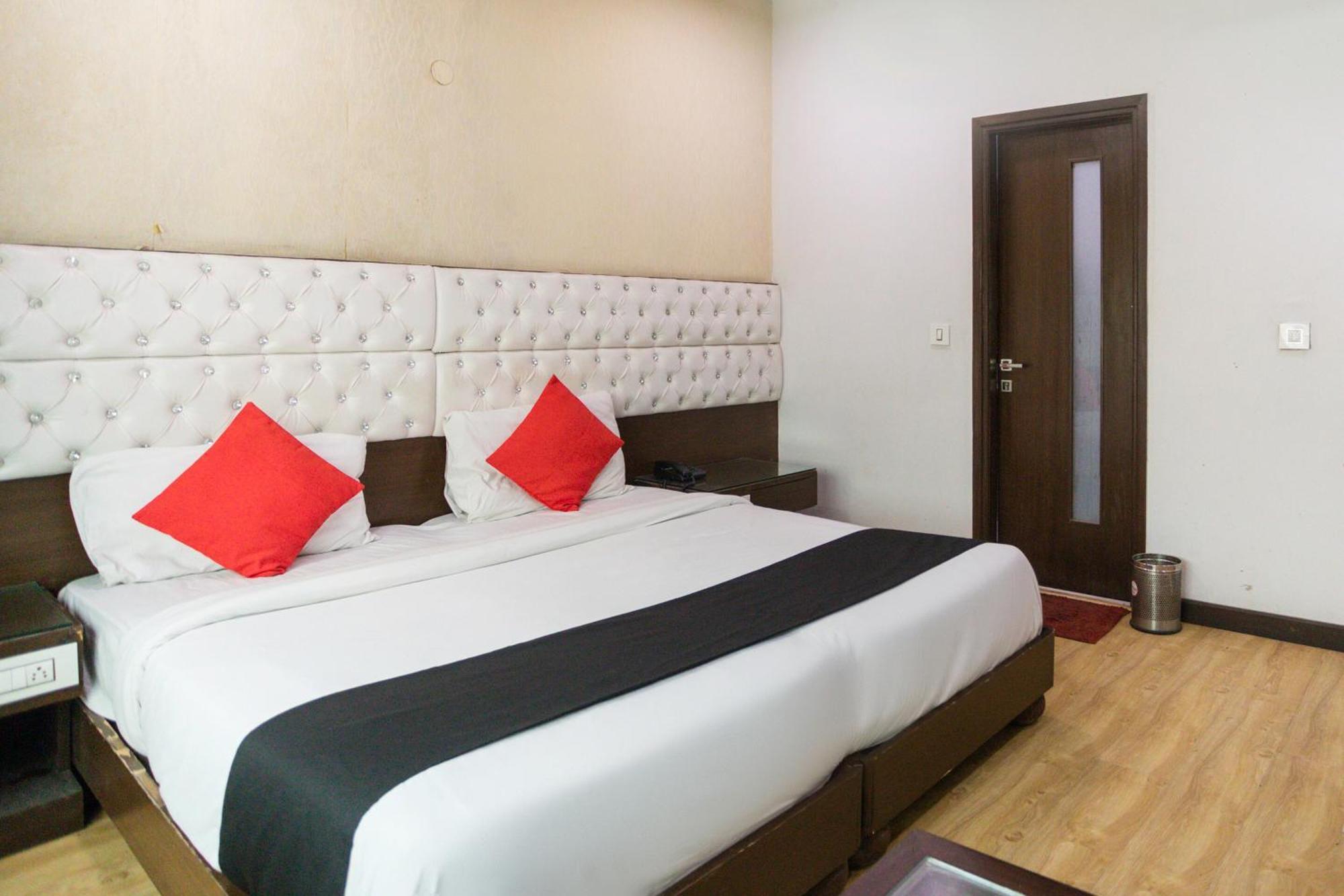 Hotel O Parktel Indirapuram Exterior photo