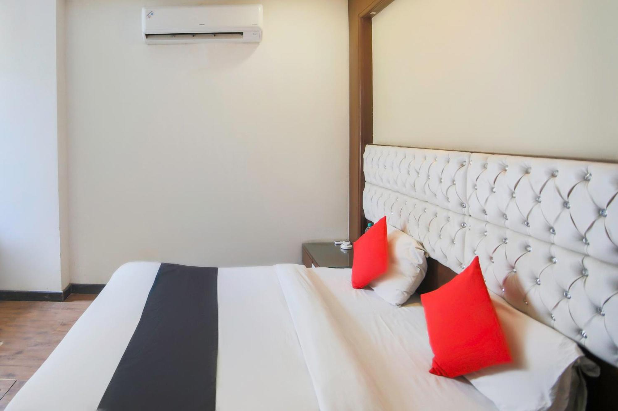Hotel O Parktel Indirapuram Exterior photo