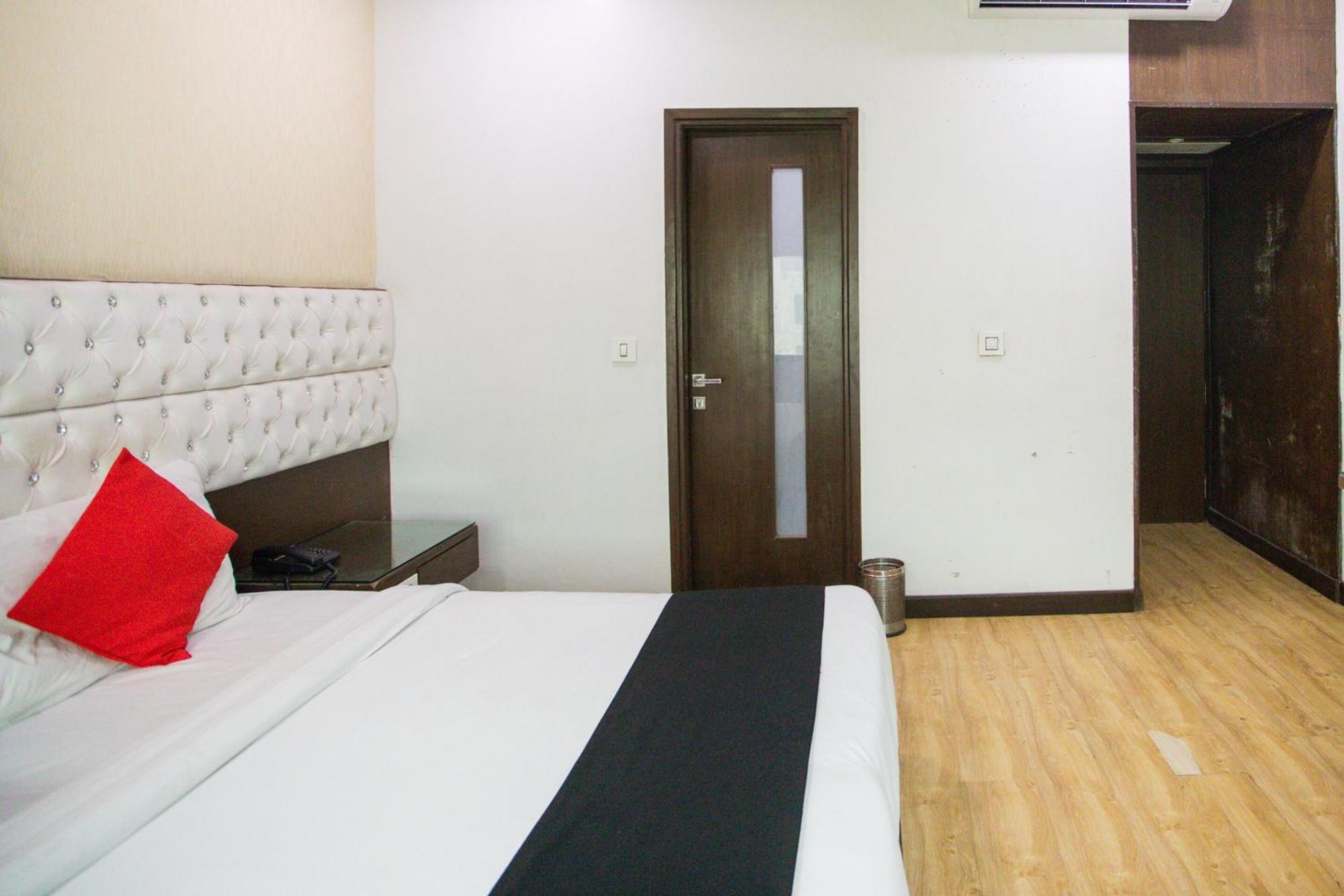 Hotel O Parktel Indirapuram Exterior photo